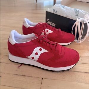 NWT Saucony Jazz Red and White Trainers DOS